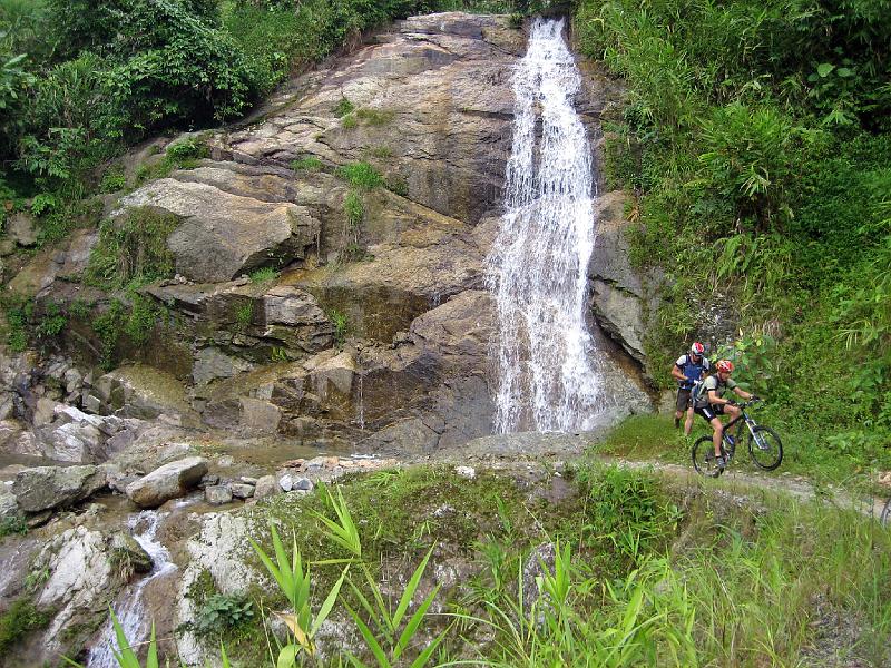 2006-10-30-07-57-37_268 Suphi to Viet Lam.JPG